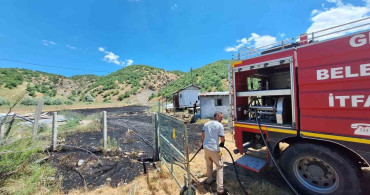 Meşedalı köyünde tarlada çıkan yangın kontrol altına alındı