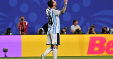 Messi'nin tarihe geçtiği maçta son şampiyon galibiyetle başladı