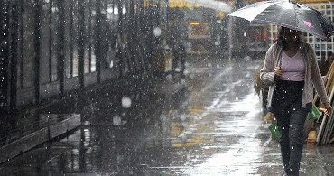 Meteoroloji Genel Müdürlüğü'nden Sağanak Yağış Uyarısı! 3 İlçede Eğitime Ara Verildi