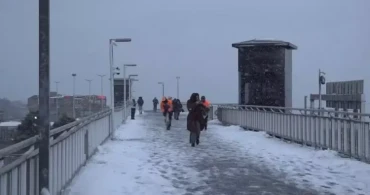 Meteoroloji uyarmıştı: İstanbul’un birçok ilçesinde kar yağışı başladı! İşte ilk kareler