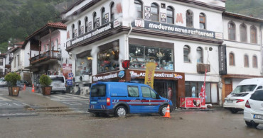 Meteoroloji’den uyarı yapılmıştı: Sağanak yağış zor anlar yaşattı