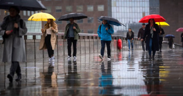 Meteoroloji’den uyarılar üst üste geldi: Gök gürültülü sağanak ve toz taşınımı geliyor