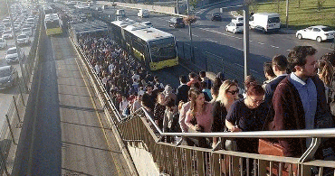 Metrobüslerde Bozulan Sesli Anons Çilesi! Görme Engelli Üniversite Öğrencisinin Mağduriyeti Çözülmedi