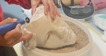 Metropolis Antik Kenti'nde Helenistik Döneme Ait Tanrıça Heykel Başlığı Bulundu