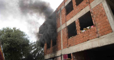 Metruk Bina Yangını Balbey Mahallesi'ni Korkuttu