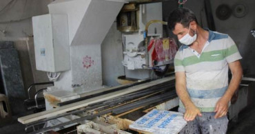 Mezar Taşları ile Koronavirüse Karşı Uyardı