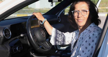 Mezarını ziyaret edebilmek için 56 yaşında ehliyet aldı, sevincini Kafkas dansıyla kutladı