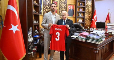 Mhp lideri bahçeli, milli futbolcu demiral'ı kabul etti