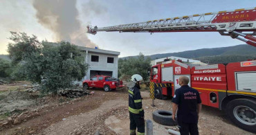 Milas'ta Çatı Yangını Kontrol Altına Alındı