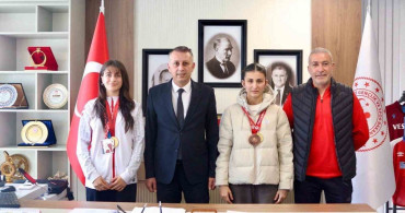 Milli Boksörlerden Yüksel Dorul’a Ziyaret