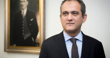 Milli Eğitim Bakanı Mahmut Özer'den milyonlarca öğrenciyi ilgilendirecek açıklamalar! 'Yeni bir müfredat oluşturma çalışmamız var'