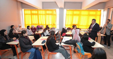 Milli Eğitim Bakanı Tekin Adana'daki Okulda Öğrencilerle Buluştu