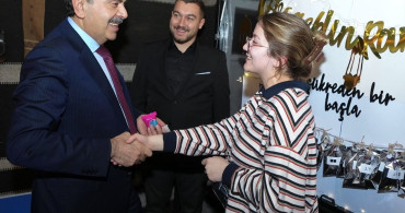 Milli Eğitim Bakanı Tekin, Erzurum'da Gençlerle Bir Araya Geldi