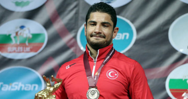 Milli Güreşçimiz Taha Akgül'den Madalya!