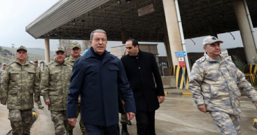 Milli Savunma Bakanı Akar Hatay'daki Taktik Komuta Merkezinde!