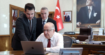 Milli Savunma Bakanı Yaşar Güler, AA'nın Yılın Kareleri Oylamasında