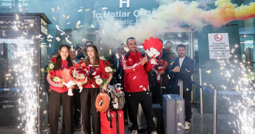 Milli Tekvandocuların Dünya Şampiyonu Sevinci