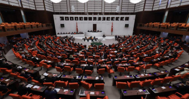 Milyonları ilgilendiren yasa Meclis’ten geçti: Memur ve emekli maaş zammı teklifi kabul edildi