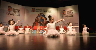 Mimar Sinan Akademi’den yıl sonuna özel sanat performansı