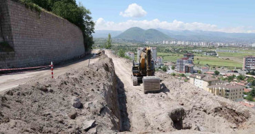 Mimarsinan mahallesinde çöken istinat duvarında inceleme yapıldı