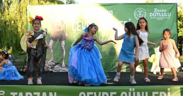 Minik Ellerle Sanat: Atıktan Modaya Defile