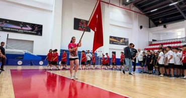 Minik hentbolcuların Türkiye şampiyonası Aydın'da başladı