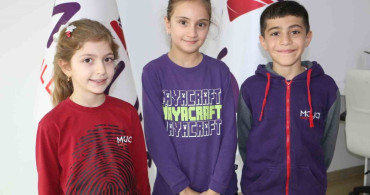 Minik Öğrencilerden Demokrasi Dersi