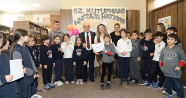Minik Öğrencilerden Kütüphane Ziyareti ve Kitap Bağışı
