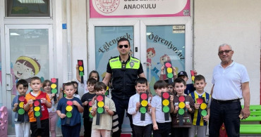 Minik Öğrencilere Trafik Eğitimi