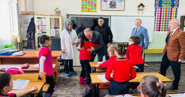 Minik Öğrencinin Mektubu Kaymakamı Sınıfa Getirdi