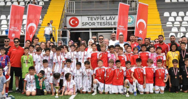 Minikler 19 Mayıs Coşkusunu Futbol ile Yaşattı