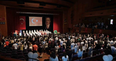 Minikler yıl sonu gösterisinde hünerlerini sergiledi