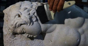 Mitolojik Varlık 'Satyros' Kabartması Restore Ediliyor