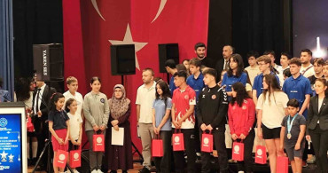 Mollabey Ortaokulu öğrencilerine Türkiye dereceleri için ödül