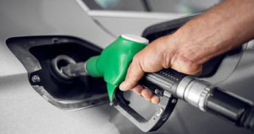 Motorinden sonra indirim sırası benzinde! Benzine 50 kuruş indirim geldi! Sürücüler benzin istasyonlarına yol aldı!