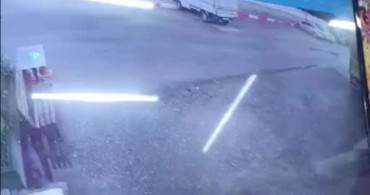 Motosiklet sürücüsünün ölümden döndüğü kaza anı kamerada
