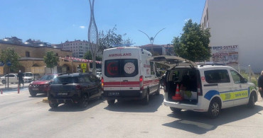 Motosikletin çarptığı yaya yaralandı
