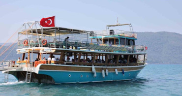 Muğla Büyükşehir Belediyesi, şehit aileleri ve gaziler için tekne gezisi düzenledi