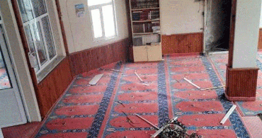 Muğla’da Caminin Minaresine Yıldırım Düştü: Kapı ve Pencere Camları Kırıldı!