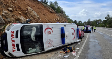Muğla'da Devrilen Ambulans Kazası: 3 Sağlık Personeli Yaralandı