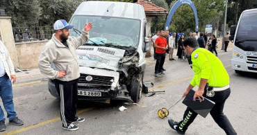 Muğla'da Kamyon ile Öğrenci Servisi Kazası: 22 Yaralı