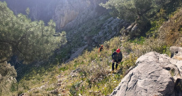 Muğla'da Kayalıklarda Mahsur Kalan Oğlaklar Kurtarıldı