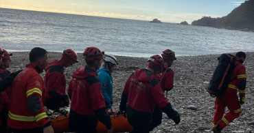 Muğla'da kayalıklardan düşen genç kurtarıldı