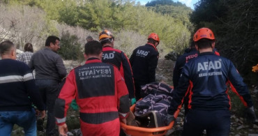 Muğla'da Kayalıklardan Düşen Yaşlı Adam Kurtarıldı