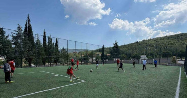 Muğla'da Öğrenciler ve Öğretmenler Halı Saha Maçında Buluştu