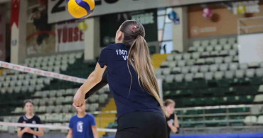 Muğla’nın voleybol yıldızları analig için sahaya indi