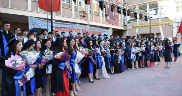 Muharrem Hasbi Anadolu Lisesi'nde mezuniyet sevinci