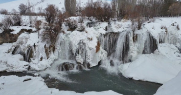 Muradiye Şelalesi: Doğanın Eşsiz Güzelliği