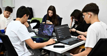Muratpaşa Belediyesi'nden girişimcilere yapay zeka destekli marka oluşturma eğitimi