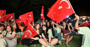 Muratpaşa’da Milli Heyecan: Deniz Yüzü Kafe'de Futbol Coşkusu